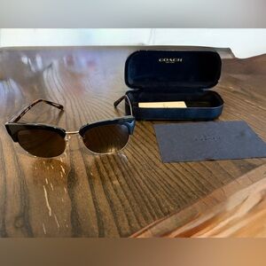 Coach HC8309 L1162 Bobbie Frame Sunglasses Women’s Black Gold Tortoise GUC